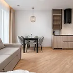 Modern Retreat I I By Cohost Apartment *