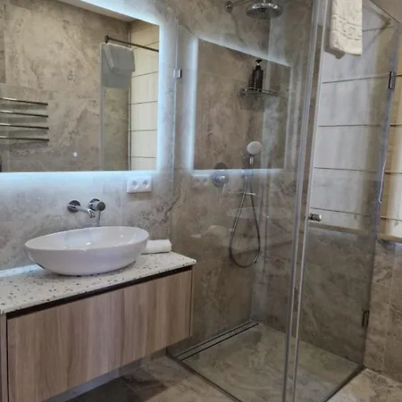 Modern Retreat I I Wifi Included I By Cohost Apartment