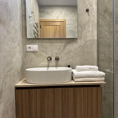 Modern Retreat I I Wifi Included I By Cohost Apartment