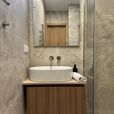 Modern Retreat I I Wifi Included I By Cohost Apartment *
