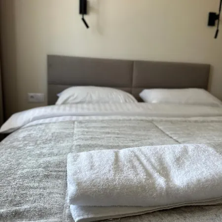Modern Retreat I I Wifi Included I By Cohost Apartment *