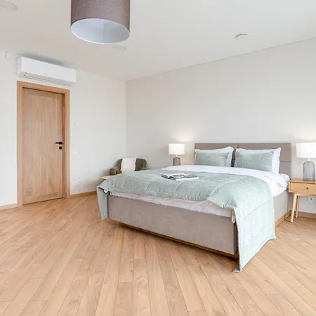 Modern Retreat I I By Cohost Apartment