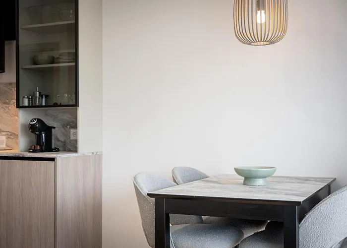 Modern Retreat I I By Cohost Apartment *