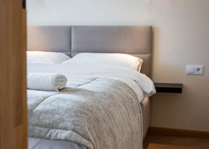 Modern Retreat I I By Cohost Apartment *