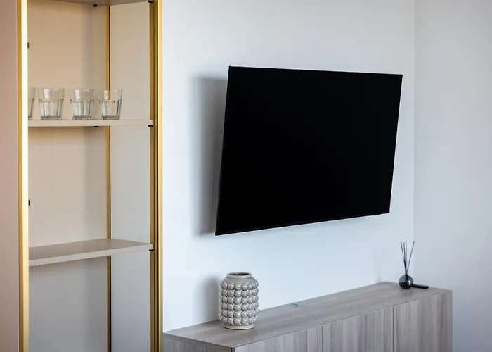 Apartment Modern Retreat I I By Cohost